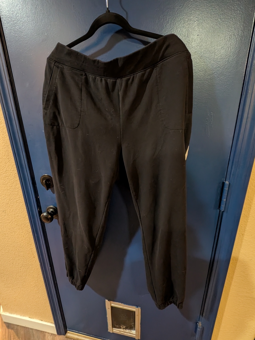 Chico’s Zenergy Size 3 Black Jogger Pants White Side Stripe Pull On